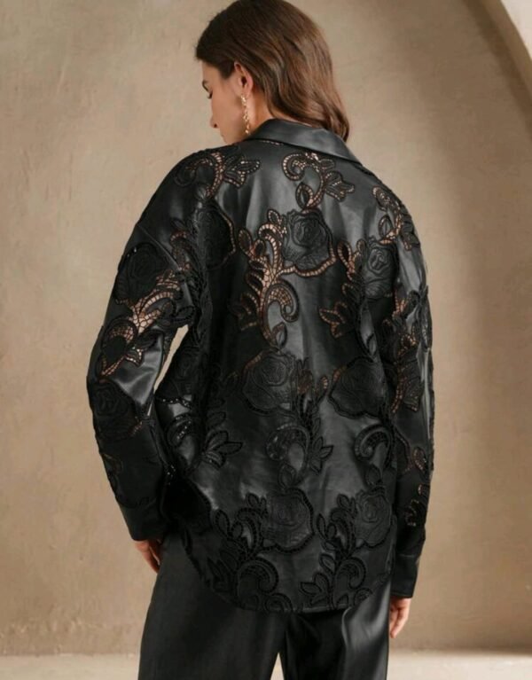 Blusa Negra Formal en Cuerina Semitransparente Calada Bordada - Image 3